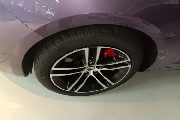 Used Hima AITO M5 2025 Extended-Range Ultra All-Wheel-Drive Version Left Front Wheel Hub