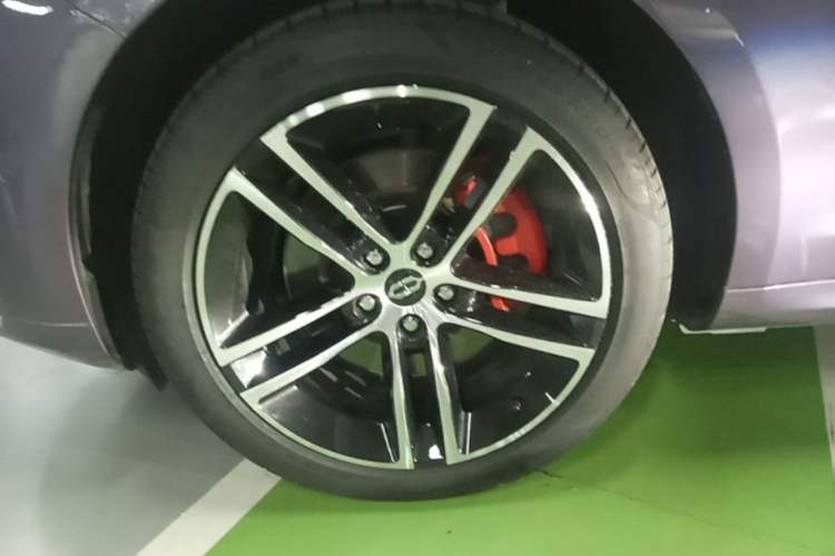 Used Hima AITO M5 2025 Extended-Range Ultra All-Wheel-Drive Version Left Front Wheel Hub