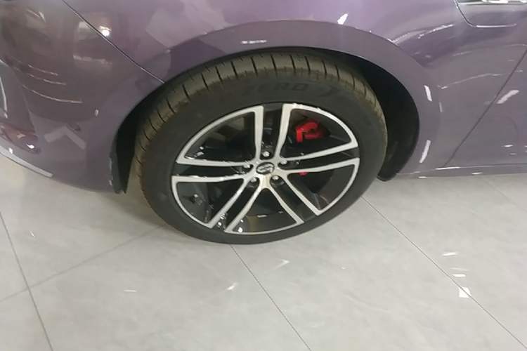Used Hima AITO M5 2025 Extended-Range Ultra All-Wheel-Drive Version Left Front Wheel Hub