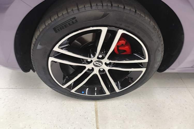Used Hima AITO M5 2025 Extended-Range Ultra All-Wheel-Drive Version Left Front Wheel Hub