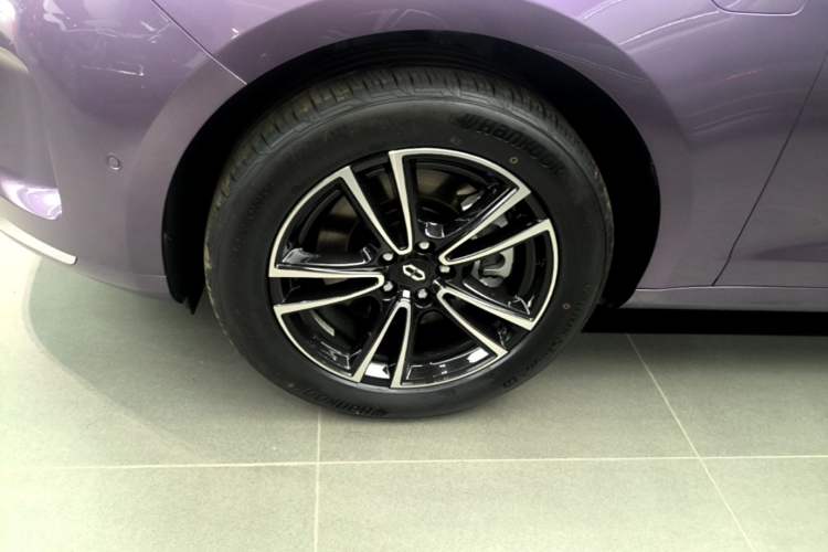 Used Hima AITO M5 2025 Extended-Range Ultra All-Wheel-Drive Version Left Front Wheel Hub