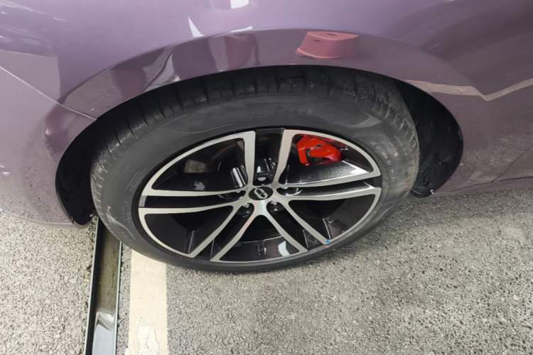 Used Hima AITO M5 2025 Extended-Range Ultra All-Wheel-Drive Version Left Front Wheel Hub