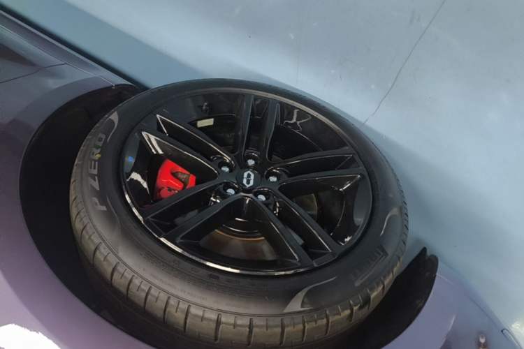 Used Hima AITO M5 2025 Extended-Range Ultra All-Wheel-Drive Version Left Front Wheel Hub
