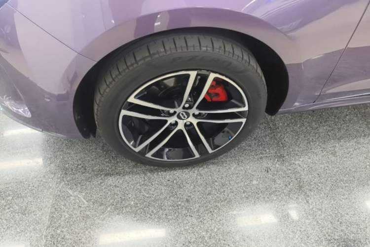 Used Hima AITO M5 2025 Extended-Range Ultra All-Wheel-Drive Version Left Front Wheel Hub