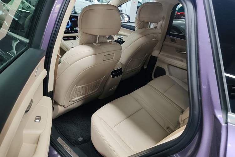 Used Hima AITO M5 2025 Extended-Range Ultra All-Wheel-Drive Version Left Rear Seat