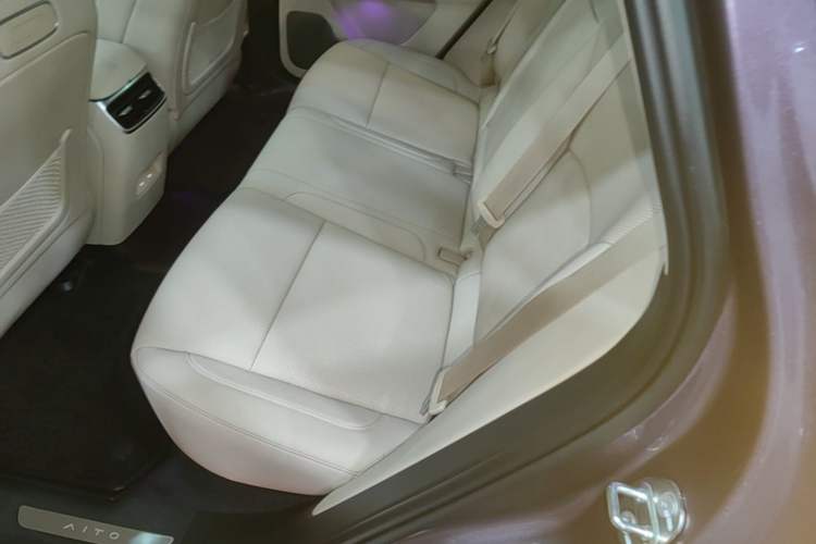 Used Hima AITO M5 2025 Extended-Range Ultra All-Wheel-Drive Version Left Rear Seat