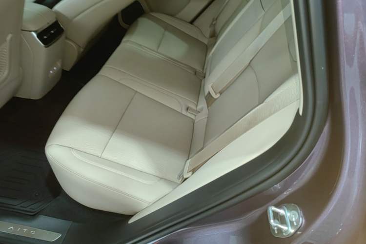 Used Hima AITO M5 2025 Extended-Range Ultra All-Wheel-Drive Version Left Rear Seat