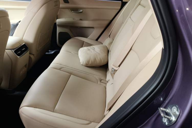 Used Hima AITO M5 2025 Extended-Range Ultra All-Wheel-Drive Version Left Rear Seat