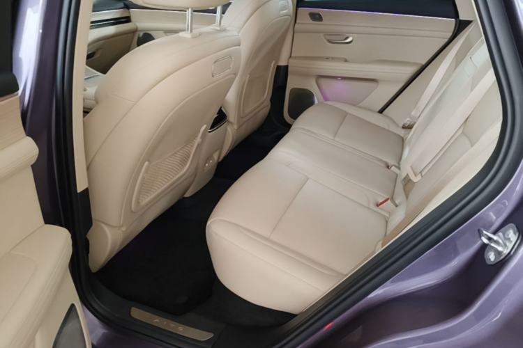 Used Hima AITO M5 2025 Extended-Range Ultra All-Wheel-Drive Version Left Rear Seat