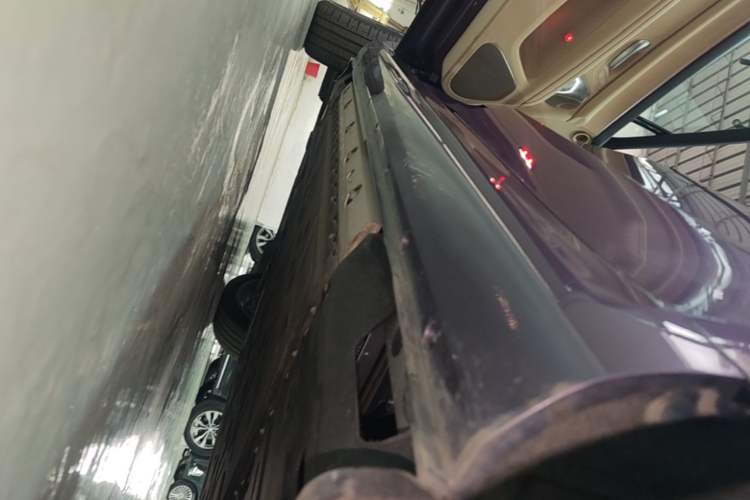 Used Hima AITO M5 2025 Extended-Range Ultra All-Wheel-Drive Version Left Side Sill