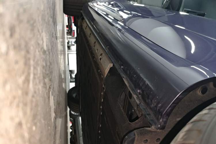 Used Hima AITO M5 2025 Extended-Range Ultra All-Wheel-Drive Version Left Side Sill