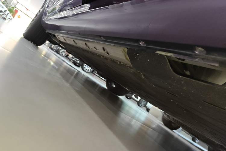 Used Hima AITO M5 2025 Extended-Range Ultra All-Wheel-Drive Version Left Side Sill
