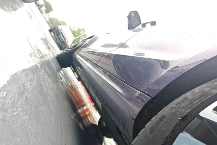Used Hima AITO M5 2025 Extended-Range Ultra All-Wheel-Drive Version Left Side Sill