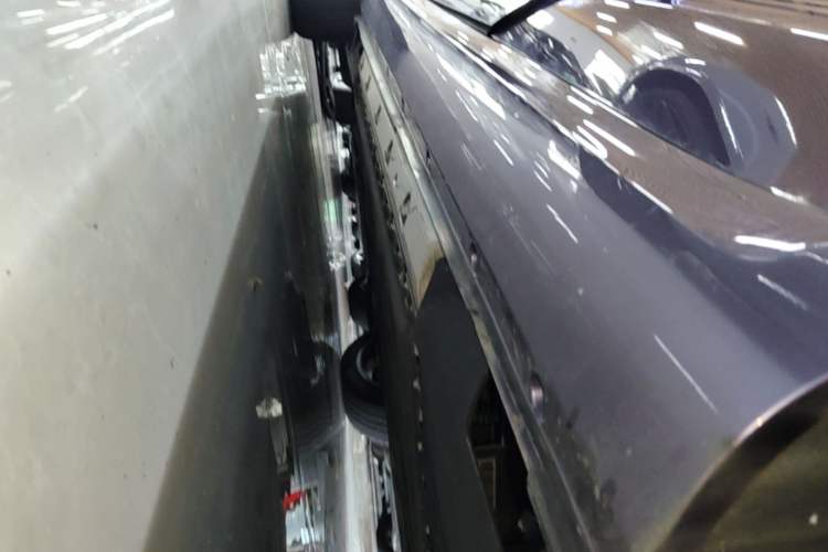 Used Hima AITO M5 2025 Extended-Range Ultra All-Wheel-Drive Version Left Side Sill