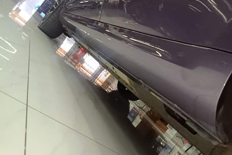Used Hima AITO M5 2025 Extended-Range Ultra All-Wheel-Drive Version Left Side Sill