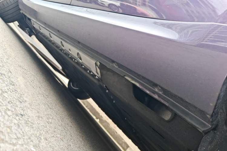Used Hima AITO M5 2025 Extended-Range Ultra All-Wheel-Drive Version Left Side Sill