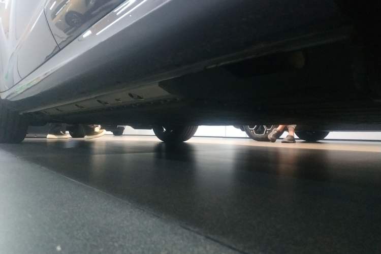 Used Hima AITO M5 2025 Extended-Range Ultra All-Wheel-Drive Version Left Side Sill