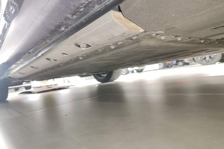 Used Hima AITO M5 2025 Extended-Range Ultra All-Wheel-Drive Version Left Side Sill
