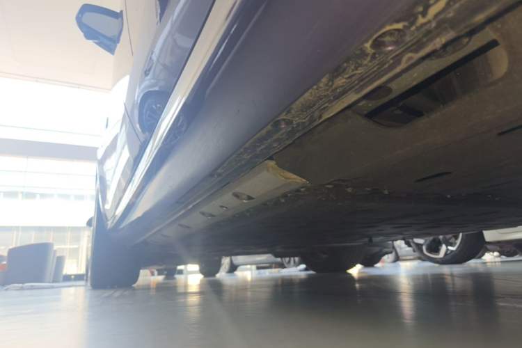 Used Hima AITO M5 2025 Extended-Range Ultra All-Wheel-Drive Version Left Side Sill