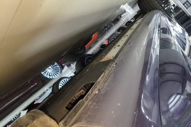 Used Hima AITO M5 2025 Extended-Range Ultra All-Wheel-Drive Version Left Side Sill