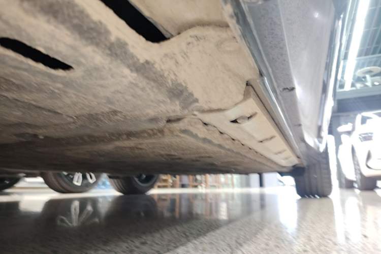 Used Hima AITO M5 2025 Extended-Range Ultra All-Wheel-Drive Version Left Side Sill