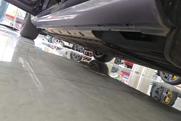 Used Hima AITO M5 2025 Extended-Range Ultra All-Wheel-Drive Version Left Side Sill