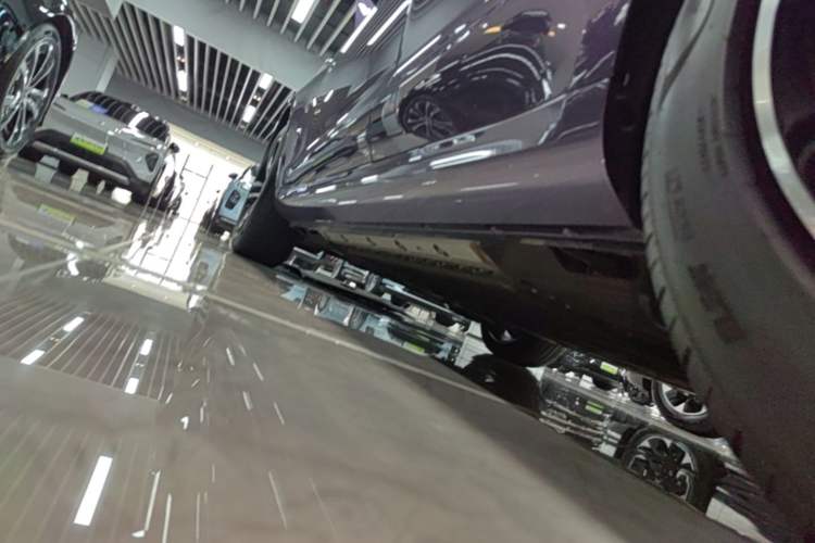 Used Hima AITO M5 2025 Extended-Range Ultra All-Wheel-Drive Version Left Side Sill