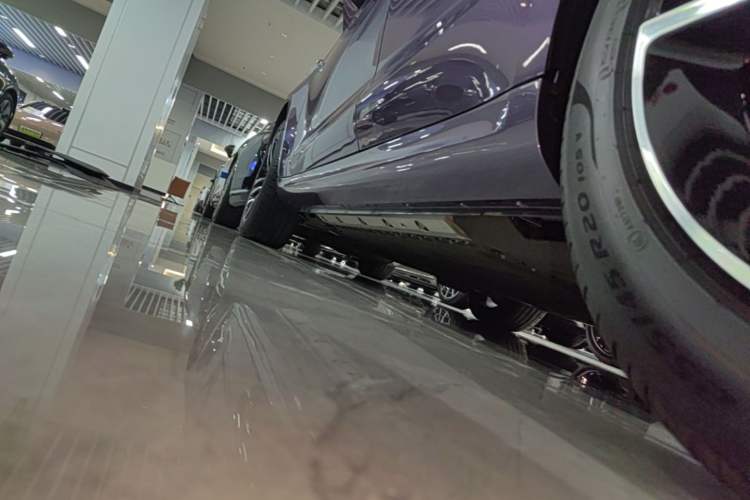 Used Hima AITO M5 2025 Extended-Range Ultra All-Wheel-Drive Version Left Side Sill