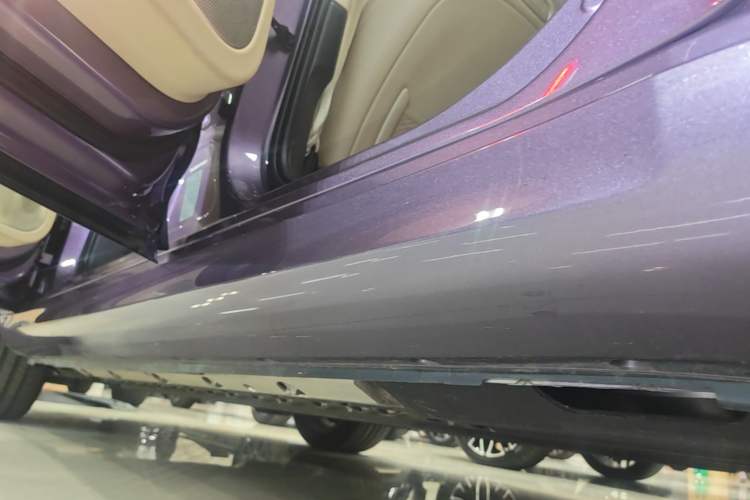 Used Hima AITO M5 2025 Extended-Range Ultra All-Wheel-Drive Version Left Side Sill