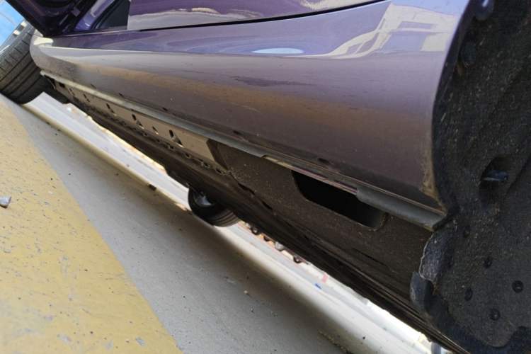 Used Hima AITO M5 2025 Extended-Range Ultra All-Wheel-Drive Version Left Side Sill