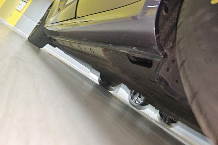 Used Hima AITO M5 2025 Extended-Range Ultra All-Wheel-Drive Version Left Side Sill