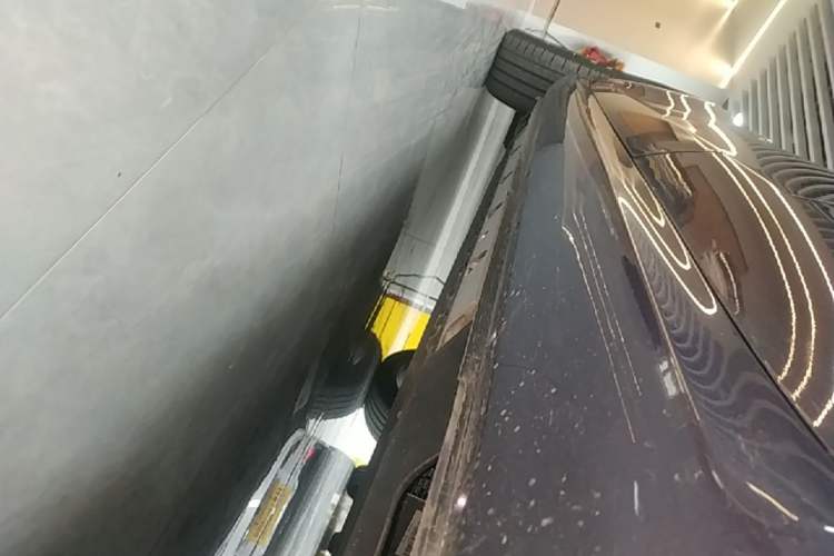 Used Hima AITO M5 2025 Extended-Range Ultra All-Wheel-Drive Version Left Side Sill