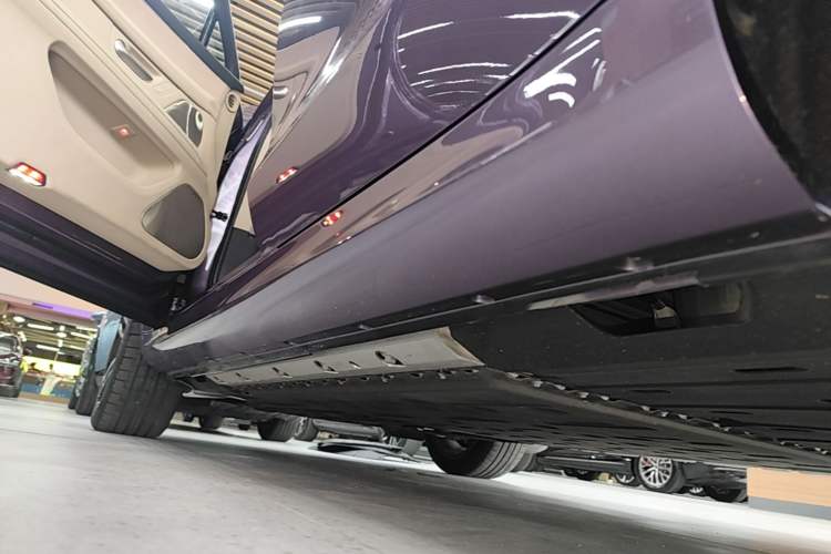 Used Hima AITO M5 2025 Extended-Range Ultra All-Wheel-Drive Version Left Side Sill