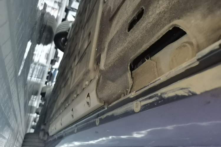 Used Hima AITO M5 2025 Extended-Range Ultra All-Wheel-Drive Version Left Side Sill