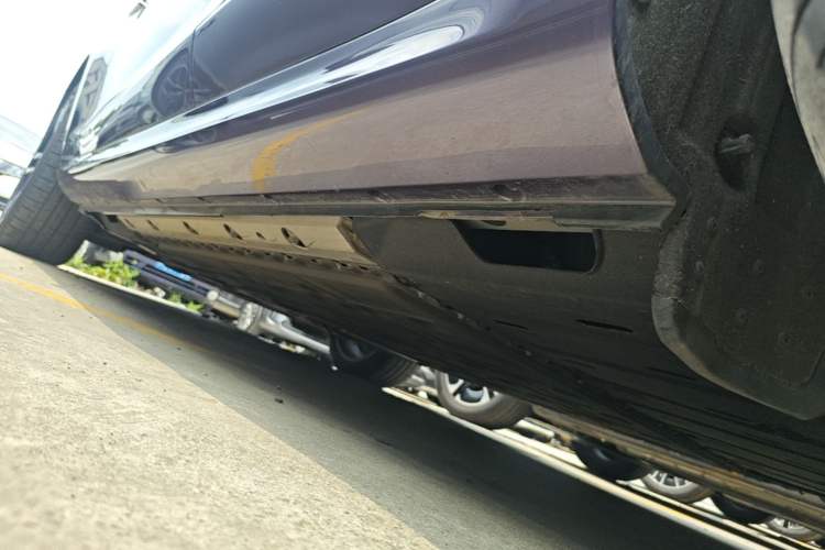 Used Hima AITO M5 2025 Extended-Range Ultra All-Wheel-Drive Version Left Side Sill
