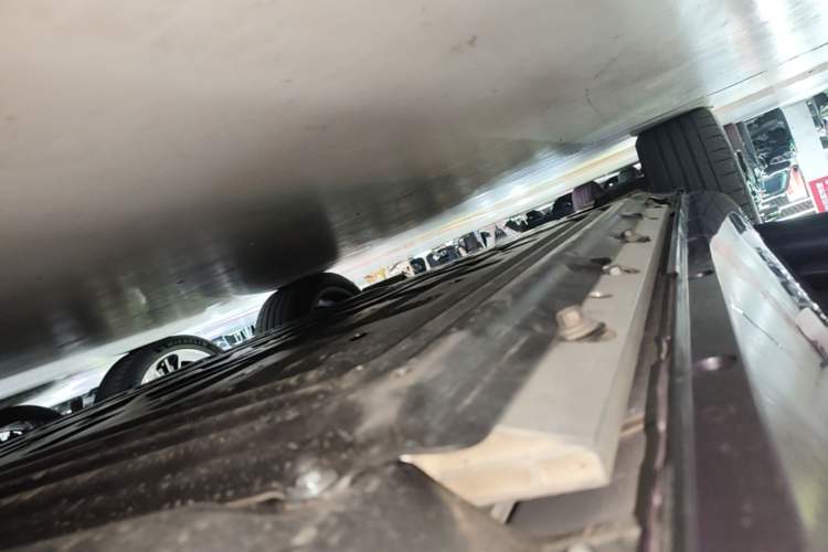 Used Hima AITO M5 2025 Extended-Range Ultra All-Wheel-Drive Version Left Side Sill