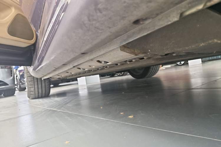 Used Hima AITO M5 2025 Extended-Range Ultra All-Wheel-Drive Version Left Side Sill
