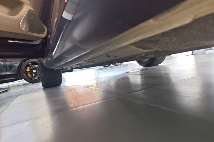 Used Hima AITO M5 2025 Extended-Range Ultra All-Wheel-Drive Version Left Side Sill