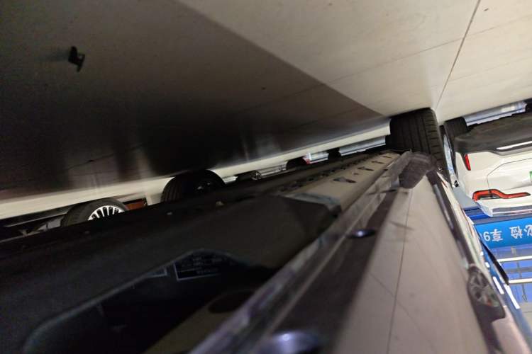 Used Hima AITO M5 2025 Extended-Range Ultra All-Wheel-Drive Version Left Side Sill