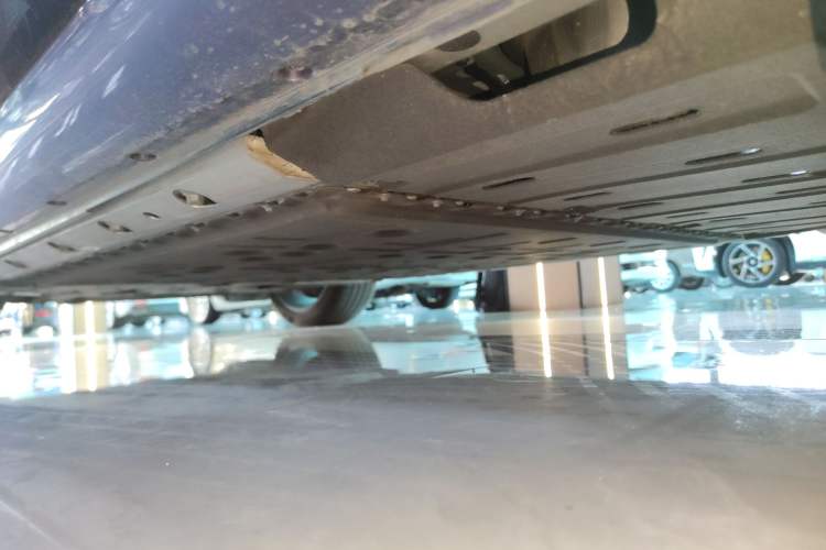 Used Hima AITO M5 2025 Extended-Range Ultra All-Wheel-Drive Version Left Side Sill