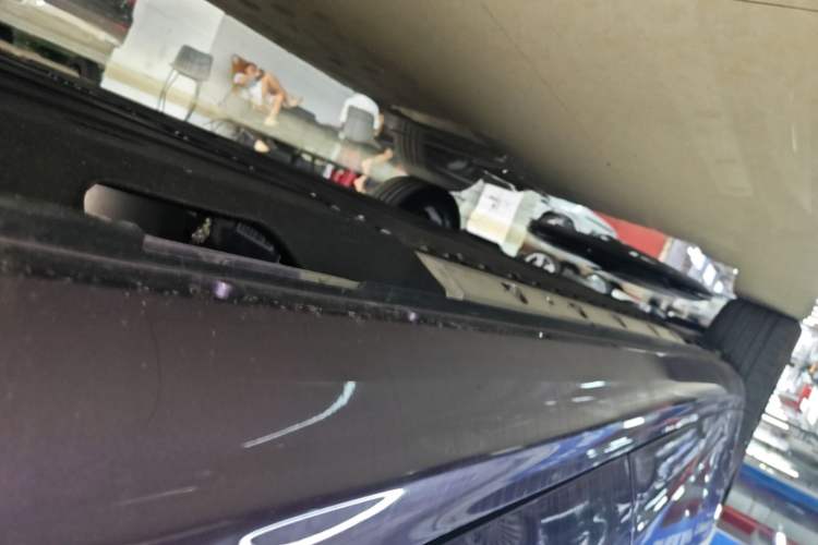 Used Hima AITO M5 2025 Extended-Range Ultra All-Wheel-Drive Version Left Side Sill