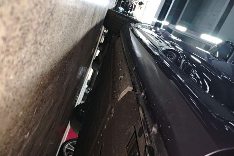Used Hima AITO M5 2025 Extended-Range Ultra All-Wheel-Drive Version Left Side Sill