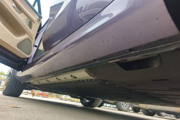 Used Hima AITO M5 2025 Extended-Range Ultra All-Wheel-Drive Version Left Side Sill