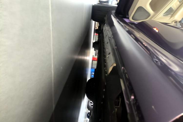 Used Hima AITO M5 2025 Extended-Range Ultra All-Wheel-Drive Version Left Side Sill