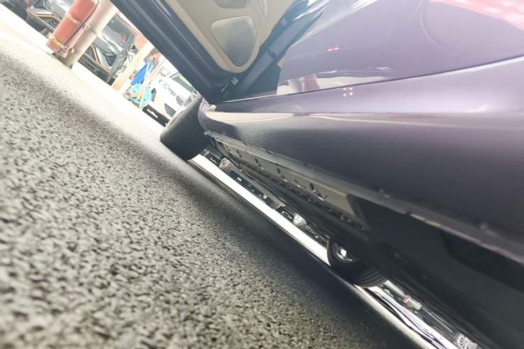 Used Hima AITO M5 2025 Extended-Range Ultra All-Wheel-Drive Version Left Side Sill