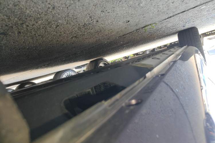 Used Hima AITO M5 2025 Extended-Range Ultra All-Wheel-Drive Version Left Side Sill
