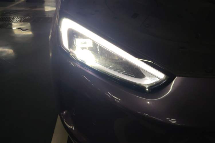 Used Hima AITO M5 2025 Extended-Range Ultra All-Wheel-Drive Version Right Front Headlight