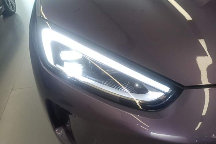 Used Hima AITO M5 2025 Extended-Range Ultra All-Wheel-Drive Version Right Front Headlight