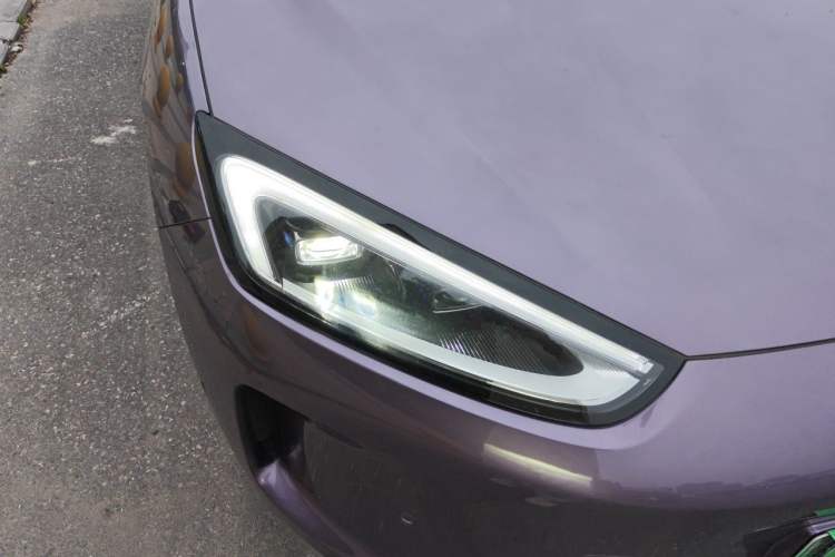 Used Hima AITO M5 2025 All-Electric Ultra Rear-Wheel-Drive Version Right Front Headlight