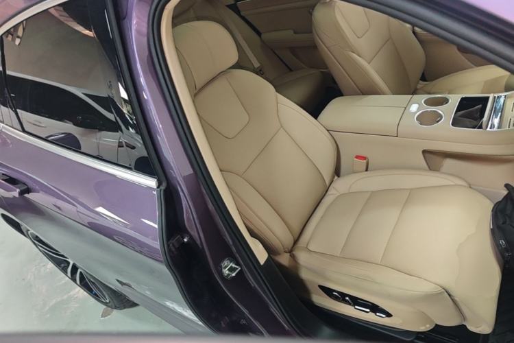 Used Hima AITO M5 2025 Extended-Range Ultra All-Wheel-Drive Version Right Front Seat